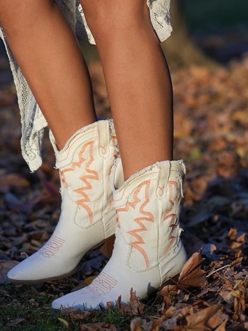 White Western Embroidered Heeled Cowgirl Boots